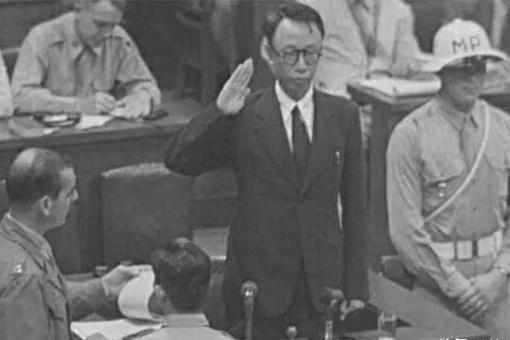 溥仪最爷们的时候是什么时候?东京审判席强势对骂日本天皇