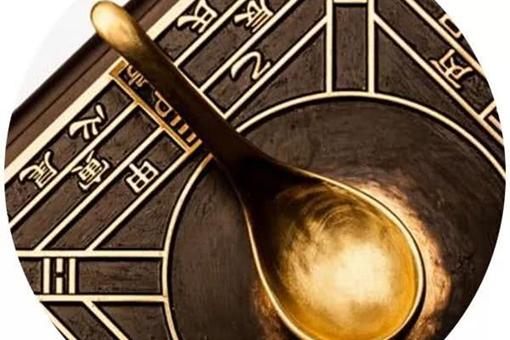 古代发明指南针以前靠什么辨别方向?