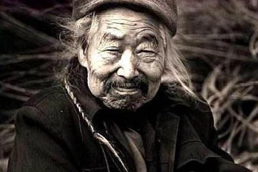 晚清的遗老遗少,过了几十年却不知清朝已灭亡